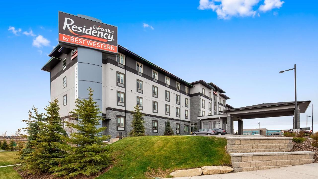 Executive Residency By Best Western Calgary City View North Hotel Exterior photo